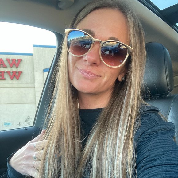 Meet your Posher, Angela - Picture 1 of 1